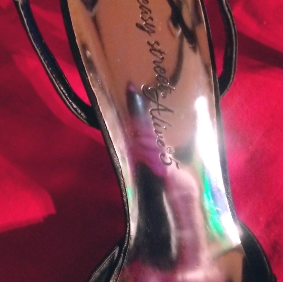 Easy Street Alive 5 - Picture 3 of 4